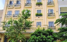 La Mia Lakeview Hotel